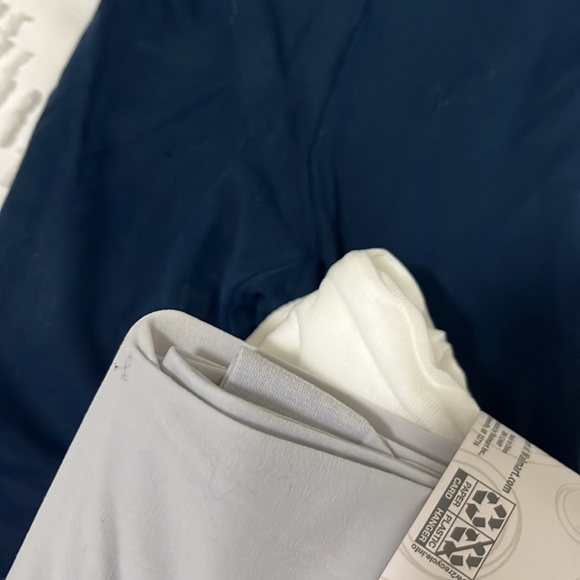 🦵 New Girls’ Tights 3 pair, Size Medium - Picture 4 of 5